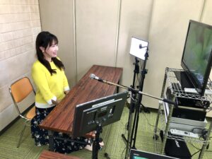 ＣＭリモート出演撮影中モデル